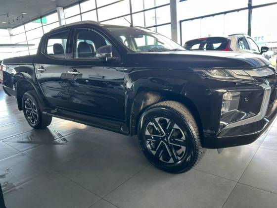 MITSUBISHI L200 TRITON 2.4 16V TURBO DIESEL SPORT HPE-S CD 4P 4X4 AUTOMÁTICO
